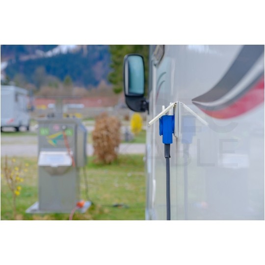 Adapter kempingowy gniazdo 3P 16A / wtyk 2P+Z Uni-Schuko 16A 230V IP44 na kablu OW 3x2,5mm2 0,5m