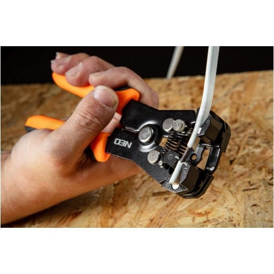 Automatyczny ściągacz izolacji uniwersalny 0,5-6mm2 do kabli solarnych PV czołowy 160mm NEO 01-534