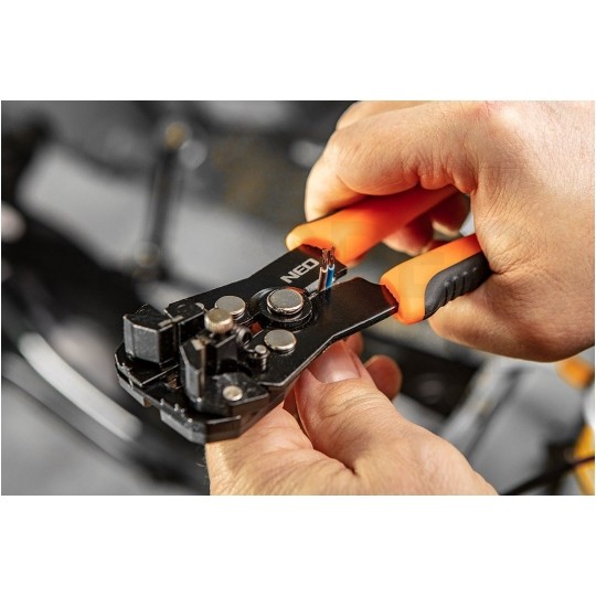 Automatyczny ściągacz izolacji uniwersalny 0,5-6mm2 do kabli solarnych PV czołowy 200mm NEO 01-540