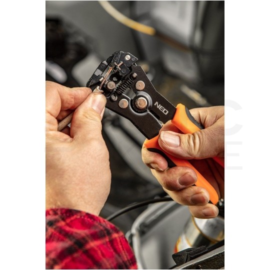 Automatyczny ściągacz izolacji uniwersalny 0,5-6mm2 do kabli solarnych PV czołowy 200mm NEO 01-540