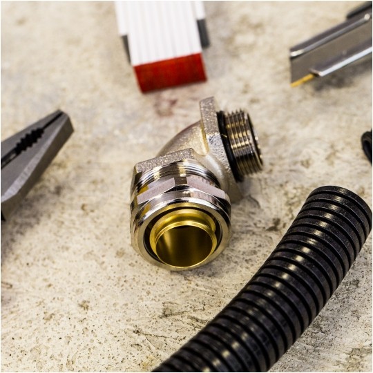 Dławik Dławnica metalowa M25x1,5 kątowa 90° do rur karbowanych Anaconda 25mm IP65 z pierścieniem poliamidowym ANAMET