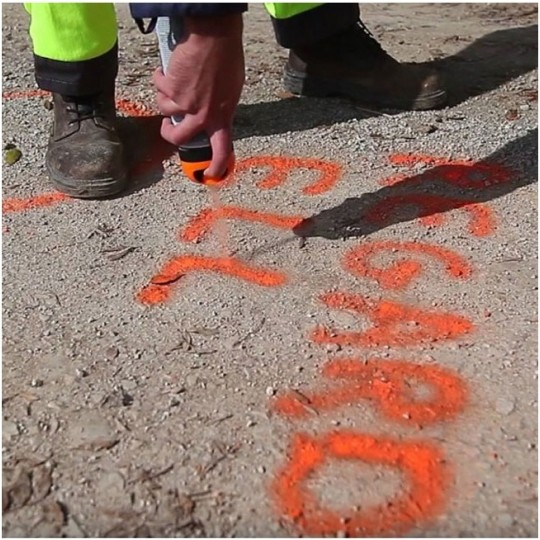 Farba geodezyjna do znakowania czerwona 500ml spray 12 sztuk SOPPEC Track Marker