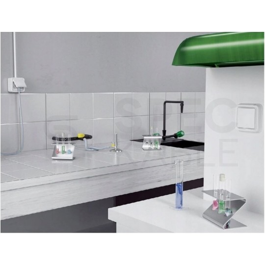 Gniazdo zasilające pojedyncze PLEXO bez ramki podtynkowe hermetyczne IP55 z klapką [2P+Z] 16A białe matowe z przesłonami Legrand