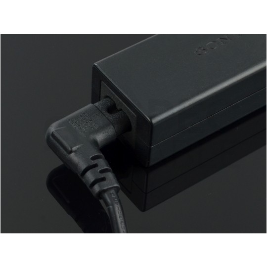 Kabel zasilający OMYp do sprzętu Audio i RTV z wtyczką kątową IEC320 C7 (ósemka) 2,5A czarny 3m