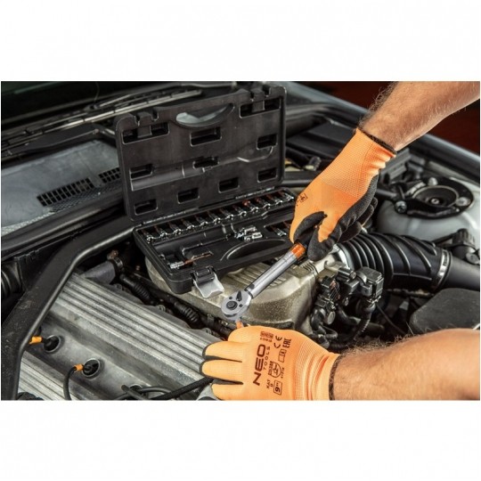 Klucz dynamometryczny dwukierunkowy 1/4" 5-25Nm 240mm w zestawie z 20 nasadkami w walizce NEO 08-821