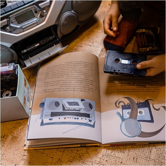 Książka dla dzieci "Skrętka na tropie retro technologii" Paweł Skiba + GRATIS patchcord NEKU