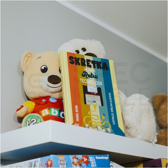 Książka dla dzieci "Skrętka na tropie retro technologii" Paweł Skiba + GRATIS patchcord NEKU