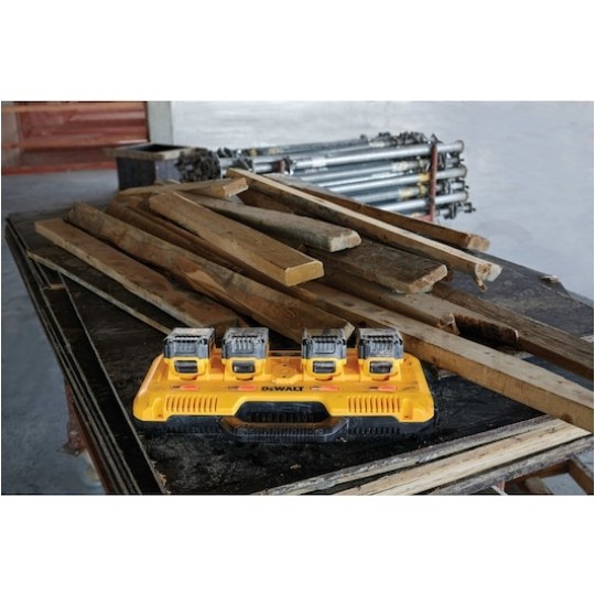 Ładowarka z czterema portami 8A do akumulatorów Li-Ion XR (10.8V - 18V) oraz FLEXVOLT (18V - 54V) ToughSystem DCB104-QW DeWALT