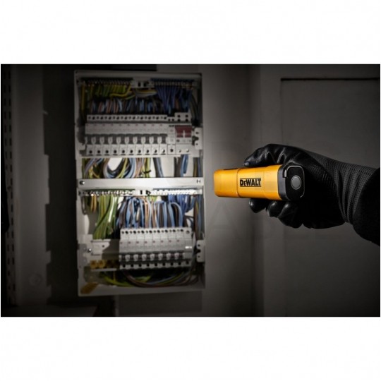 LATARKA LED 3 TRYBY 200-400-1200LM USB-C DEWALT