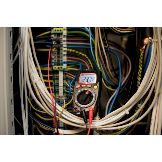 Miernik uniwersalny z pomiarem True RMS multimetr cyfrowy z wyświetlaczem LCD + Bluetooth SONEL CMM-11