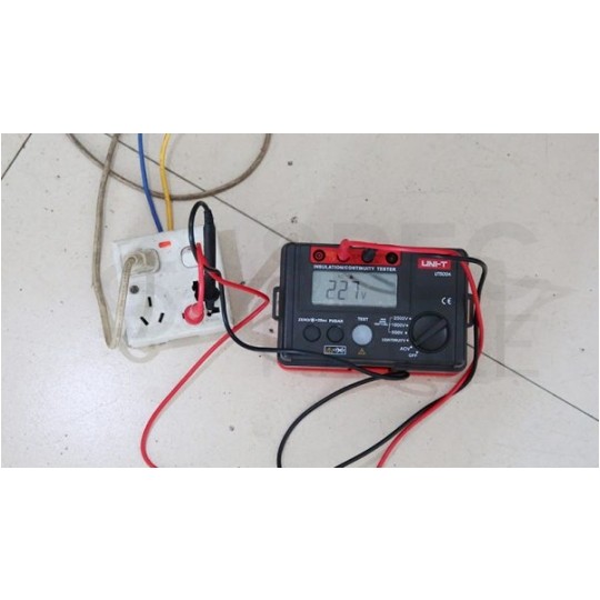 Miernik wielofunkcyjny z pomiarem rezystancji izolacji tester cyfrowy LCD do instalacji elektrycznych UNI-T UT501B