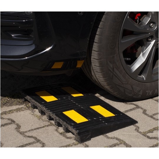 Najazd gumowy podjazd krawężnikowy 500x325x50mm