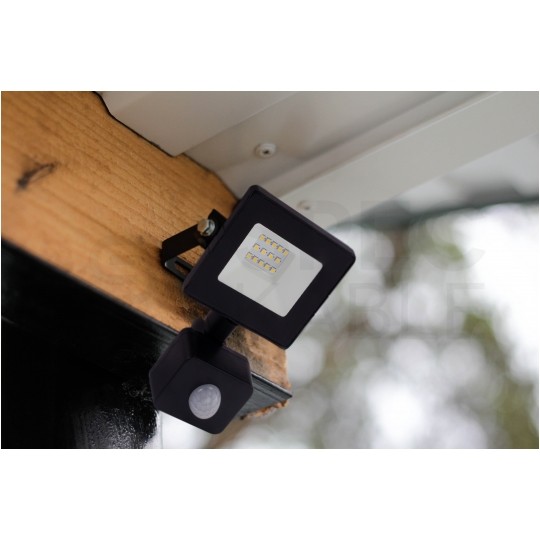 Naświetlacz LED SMD KASTEL 50W 4000lm 4000K IP65 czarny, z czujnikiem ruchu PIR NW BEMKO