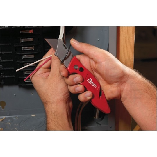 Nóż monterski składany z wymiennym ostrzem trapezowym 175/115mm FASTBACK MILWAUKEE