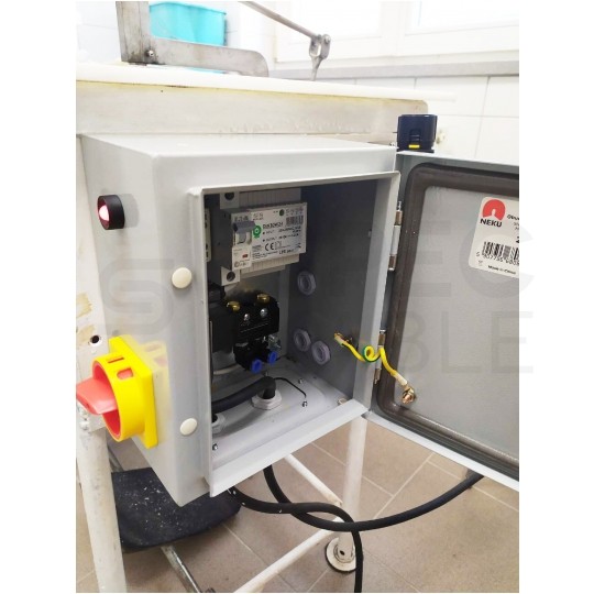 Obudowa hermetyczna rozdzielnica metalowa z płytą montażową 400x400x150 IP65 natynkowa NEKU