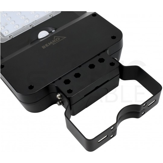 Oprawa, lampa solarna uliczna LED SOLGER 15W 1600lm 4000K IP65 czarna barwa NW biała neutralna czujnik PIR BEMKO