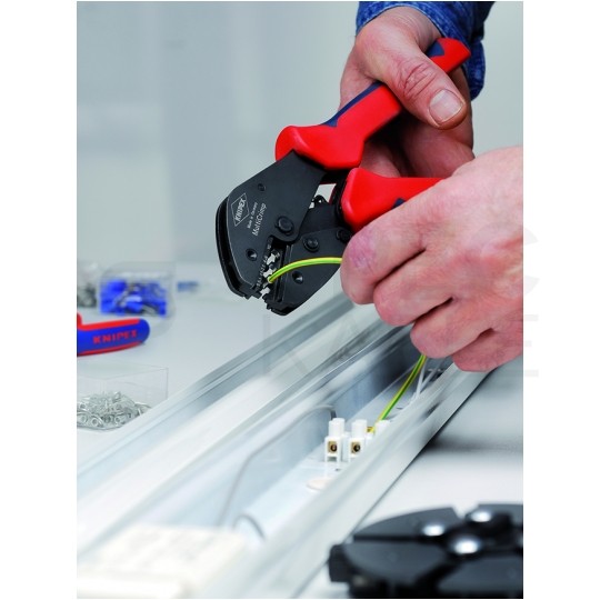 OUTLET Zaciskarka Praska do końcówek kablowych 0,25-10mm2 z magazynkiem + 5 wymiennych matryc MultiCrimp KNIPEX 97 33 02