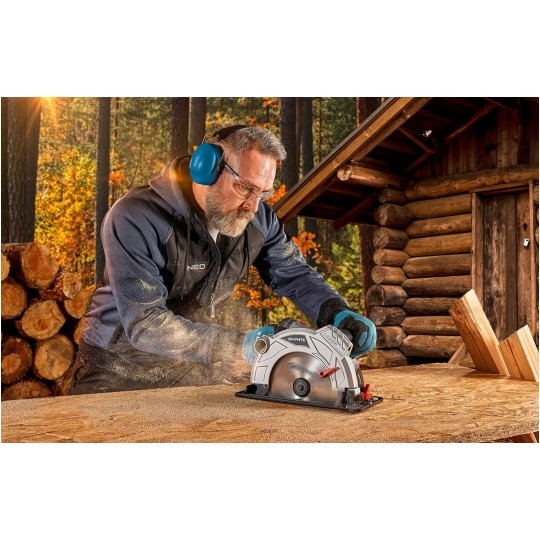 Piła, pilarka tarczowa, krajzega sieciowa 230V 1800W do cięcia drewna, tarcza 210x30mm GRAPHITE 58G493