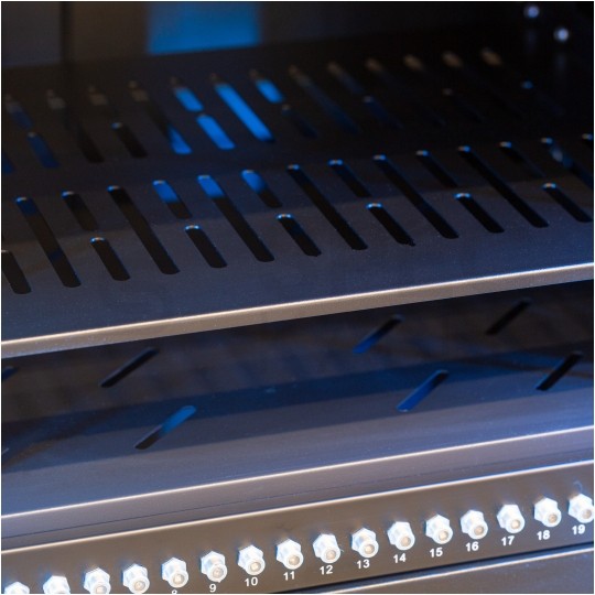 Półka regulowana do szafy RACK 19" 1U 550mm (650mm) szara NEKU