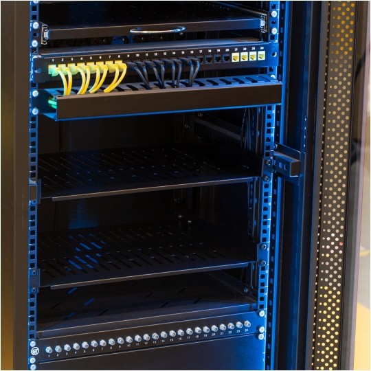 Półka stała do szafy RACK 19" 1U 400mm czarna NEKU