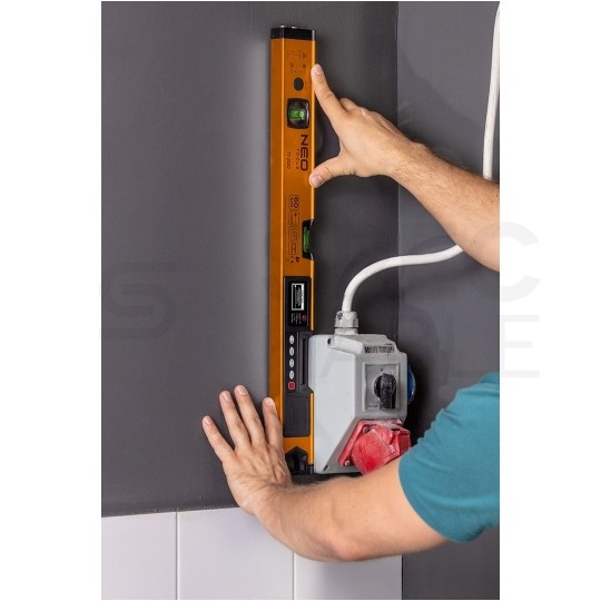 Poziomica aluminiowa 60cm (2 libelle) z wyświetlaczem LCD + laser krzyżowy pomarańczowa NEO 71-200