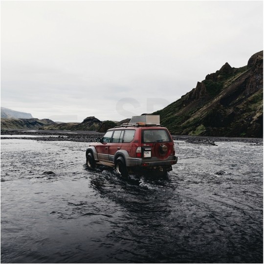 Przetwornica napięcia Inwerter 12V / 230V SINUS modyfikowany 2000/4000W z gniazdami Schuko Green Cell