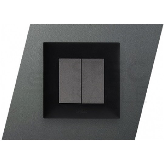 Ramka poczwórna NILOE STEP czarna Legrand