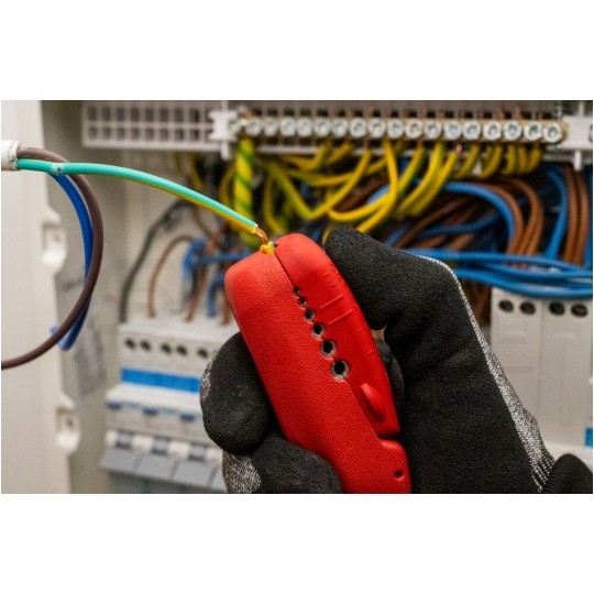 Ściągacz izolacji 0,5-6mm2 do kabli okrągłych z funkcją cięcia i zginania przewodów w pętle MILWAUKEE