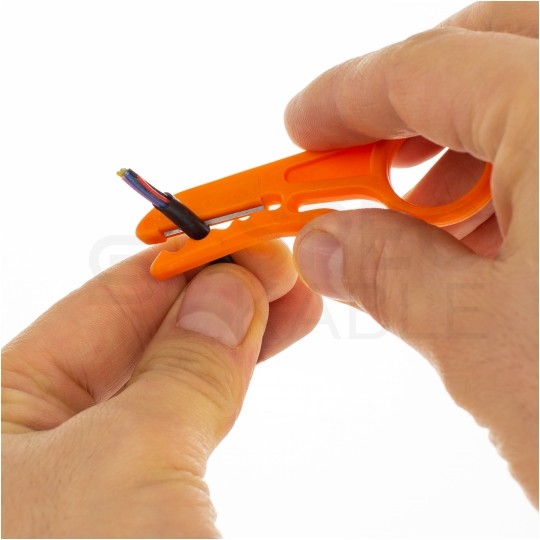 Ściągacz izolacji dla przewodów o średnicy 5-6,2mm UTP/STP AT-308M