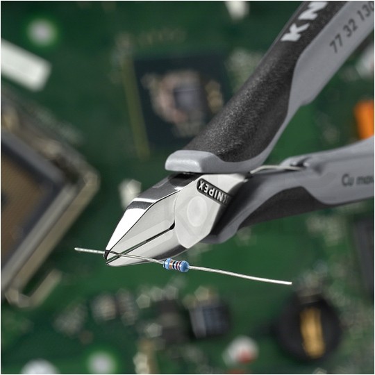 Szczypce boczne tnące dla elektroników 130mm precyzyjne zwężone z małym ścięciem KNIPEX 77 32 130 ESD