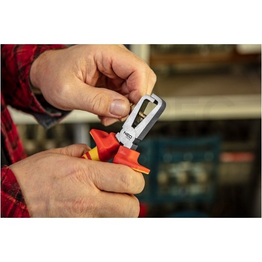 Szczypce do ściągania izolacji 160mm chromowane izolowane 1kV dla elektryka NEO 01-229