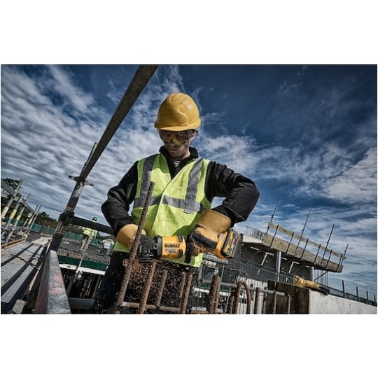 Szlifierka akumulatorowa 54V FLEXVOLT ,silnik bezszczotkowy, do szlifowania i cięcia, tarcza 125mm 9000 obrotów/min M14 + 2x akumulator Li-Ion XR FLEXVOLT 9.0Ah ( w zestawie z ładowarką ) + walizka T-STAK DCG418X2 DeWALT