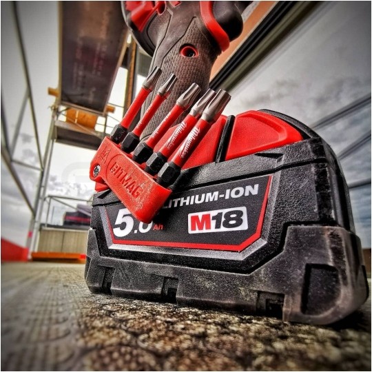 Uchwyt kompozytowy magnetyczny magazynek na bity czerwony BITMAG