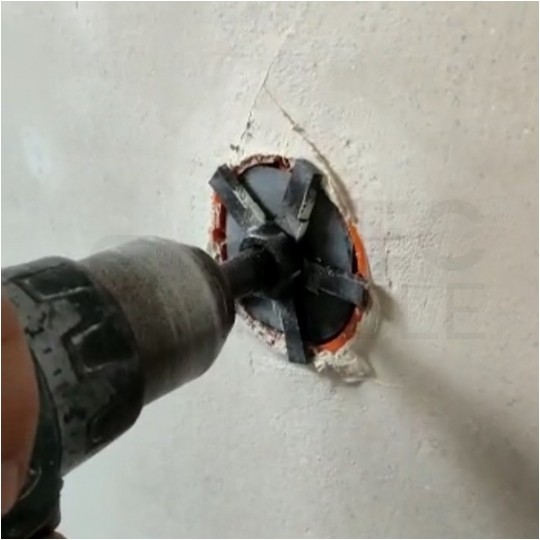 Urządzenie do skrawania puszek podtynkowych + 3 noże SCROBER