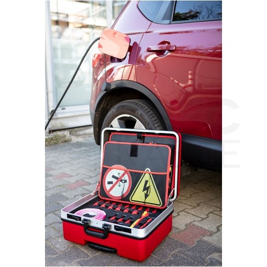Walizkowy zestaw narzędzi izolowanych dla elektryka 51 elementów: szczypce, wkrętaki, nasadki, klucze, znaki; do serwisowania aut elektrycznych / hybrydowych NEO 01-312