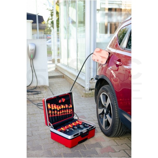 Walizkowy zestaw narzędzi izolowanych dla elektryka 51 elementów: szczypce, wkrętaki, nasadki, klucze, znaki; do serwisowania aut elektrycznych / hybrydowych NEO 01-312