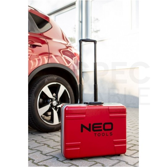 Walizkowy zestaw narzędzi izolowanych dla elektryka 51 elementów: szczypce, wkrętaki, nasadki, klucze, znaki; do serwisowania aut elektrycznych / hybrydowych NEO 01-312