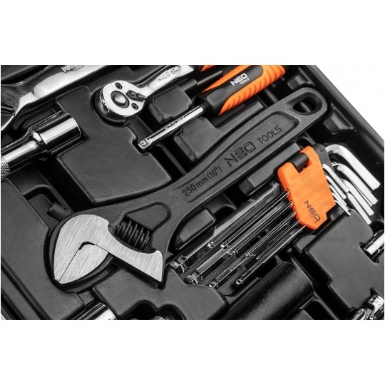 Walizkowy zestaw narzędzi uniwersalnych 143 elementy: wkrętaki, nasadki, chwytak, młotek, klucz nastawny, szczypce + walizka NEO 08-945