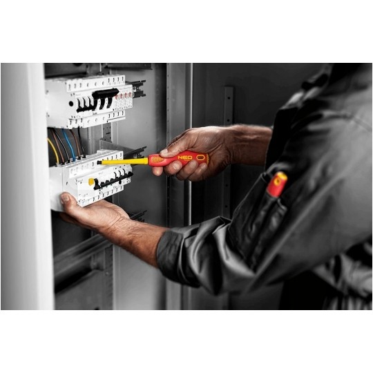 Wkrętak izolowany dla elektryka płaski PŁ 4,0 x 100mm 1kV NEO 04-053