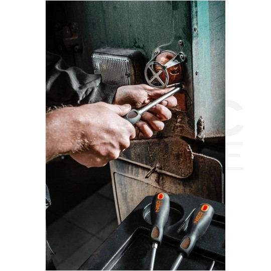 Wkrętak z magnetyczną końcówką krzyżowy PH2 x 100mm NEO 04-024
