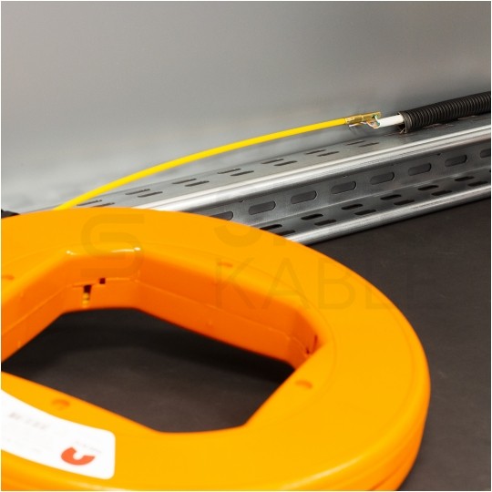 Włókno szklane do wciągania, przeciągania kabli pod drogi, między studzienkami w kasecie oraz w zestawie z 6 końcówkami fi: 4mm 75m NEKU