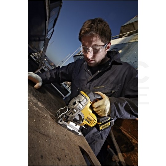 WYRZYNARKA AKUMULATOROWA XR 18V (BEZ AKU I ŁAD.) DEWALT