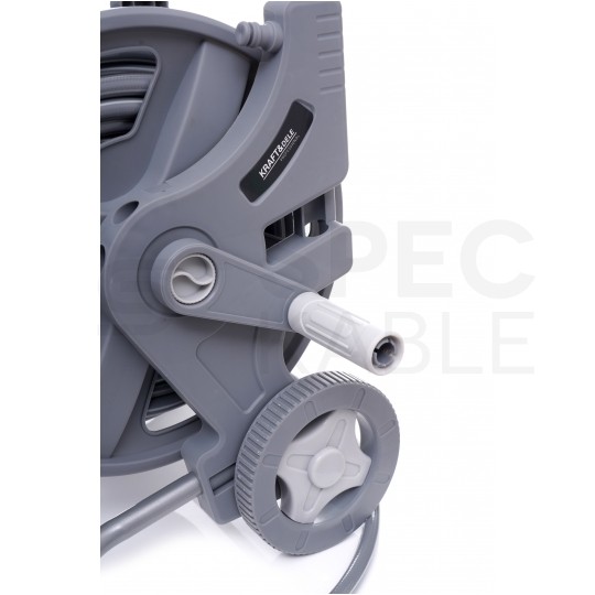 Zestaw ogrodowy Wąż 1/2" szary 45m+2m 3-warstwowy na stojaku z przyłączem, zraszaczem prostym i złączkami Kraft&Dele