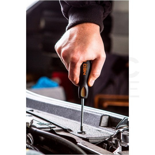 Zestaw wkrętaków 7 sztuk: 4x płaskie PŁ + 3x krzyżowe PH NEO 04-206