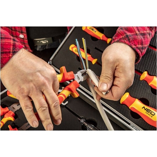 Zestaw wkrętaków i szczypiec 1000V 13szt