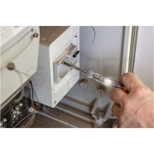 Zestaw wkrętaków izolowanych dla elektryka 11 sztuk: rękojeść + 7x płaskie PŁ + 3x krzyżowe PH + próbnik NEO 01-308