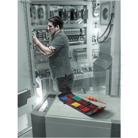 Zestaw wkrętaków izolowanych dla elektryka 24 sztuki: 2x rękojeść + 5x płaskie PŁ + 2x krzyżowe PH + 1x PZ + 1x PH/S + 1x PH/Z + 7x gwiazdkowe TX + 1x HEX + etui 1kV VDE Kompakt Take it easy WERA