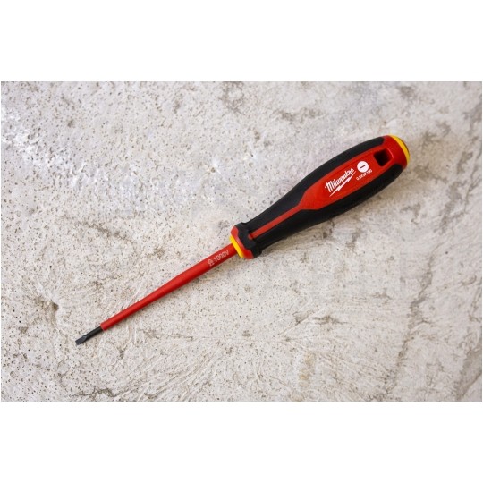 Zestaw wkrętaków izolowanych dla elektryka 5 sztuk: 2x płaskie PŁ + 2x krzyżowe PH + próbnik 1kV VDE MILWAUKEE