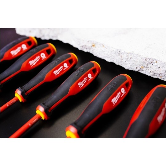 Zestaw wkrętaków izolowanych dla elektryka 5 sztuk: 2x płaskie PŁ + 2x krzyżowe PH + próbnik 1kV VDE MILWAUKEE