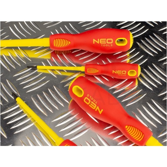 Zestaw wkrętaków izolowanych dla elektryka 5 sztuk: 3x płaskie PŁ + 2x krzyżowe PH 1kV NEO 04-220